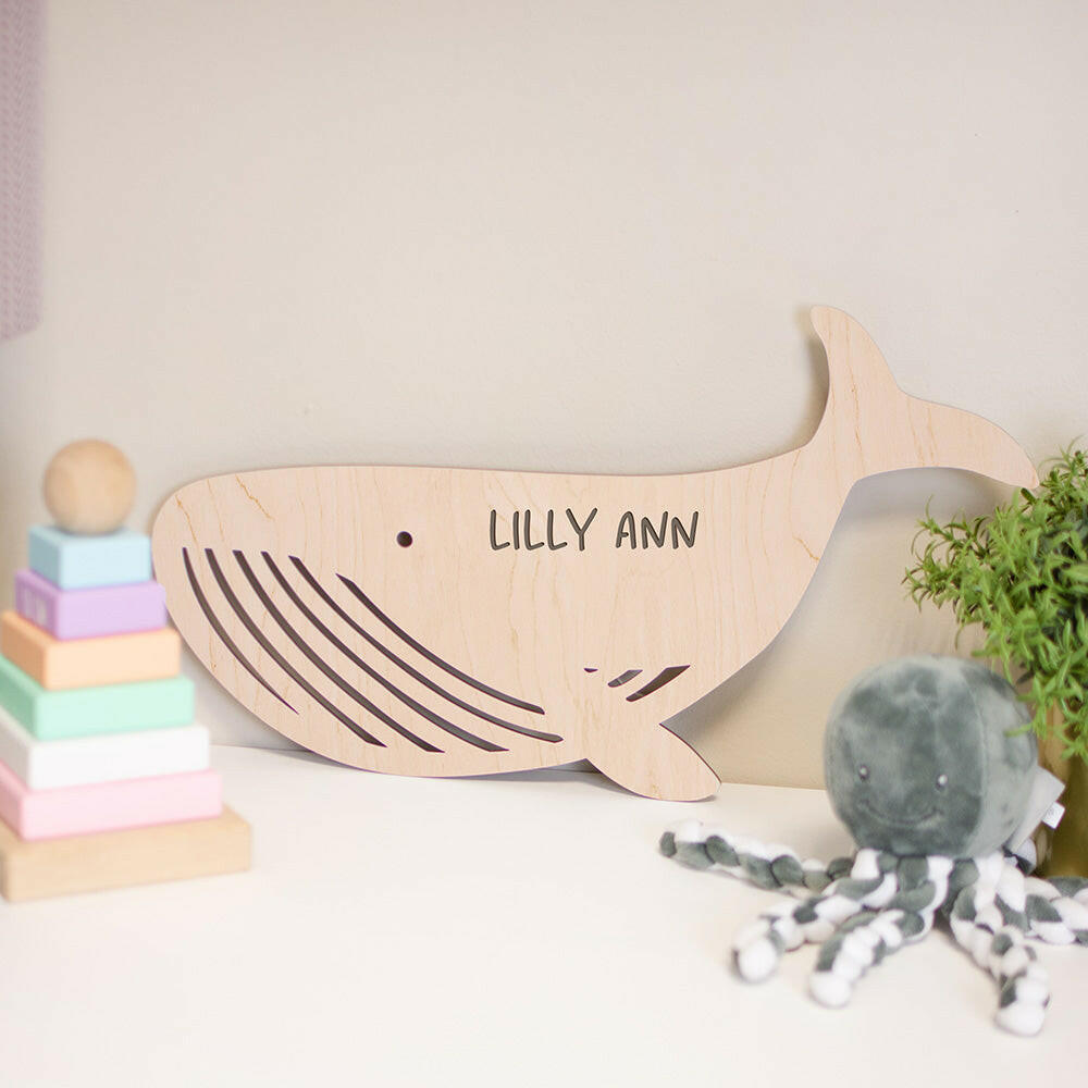 Schlummerlicht Baby mit Namen - Kinder Nachtlicht Personalisiert - Wal & Ocean | LED Holz Lampe.