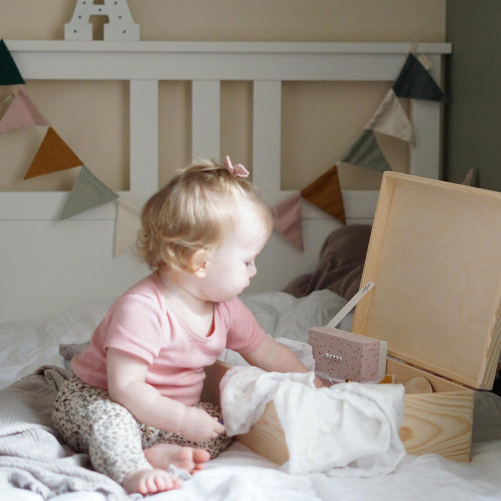 Erinnerungsbox für Baby - Regenbogen - Holzkiste zur Geburt - Image 4