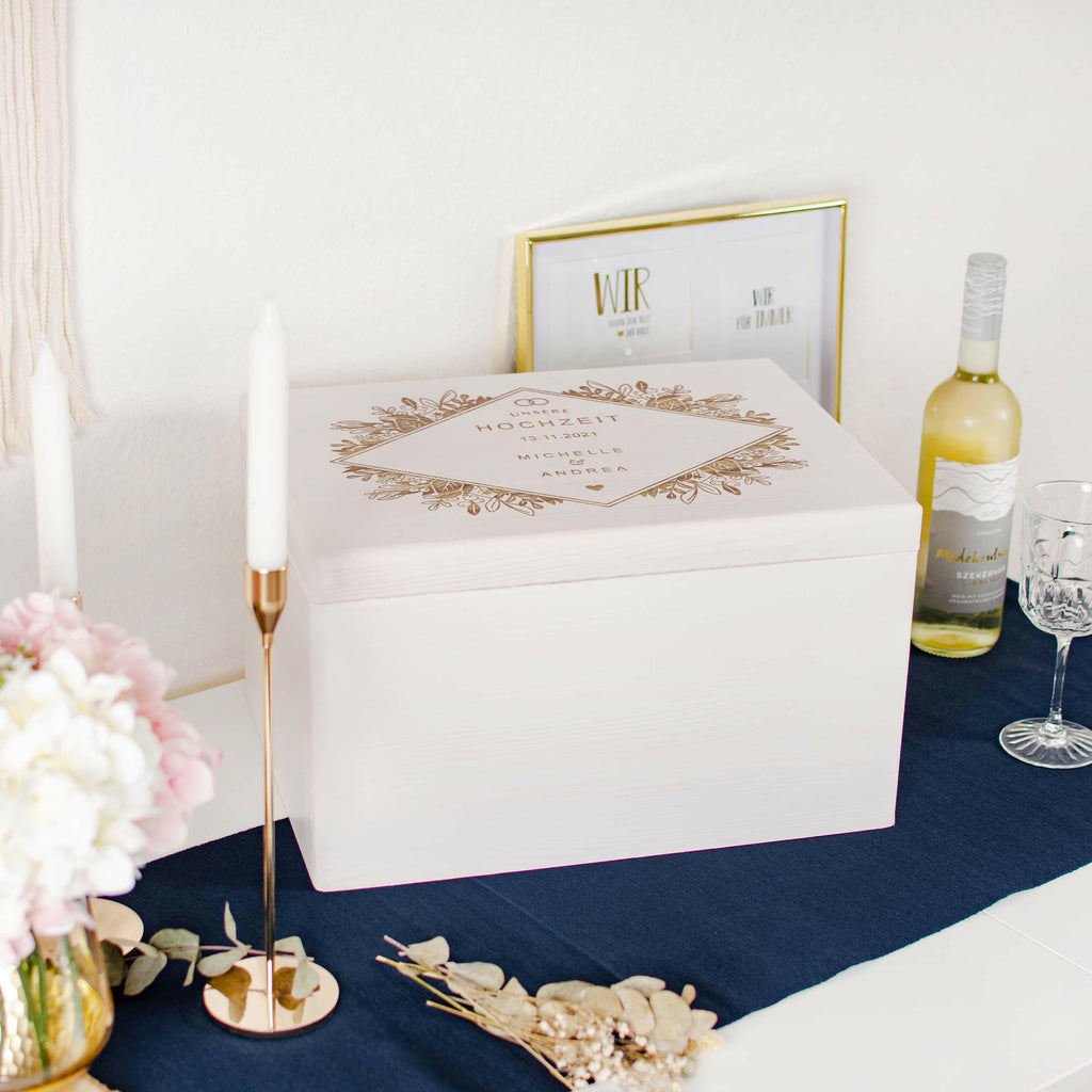 Erinnerungsbox zur Hochzeit - Florale Raute - Hochzeitskiste personalisiert mit Gravur - Holzkiste Weiß, FSC® - Image 9