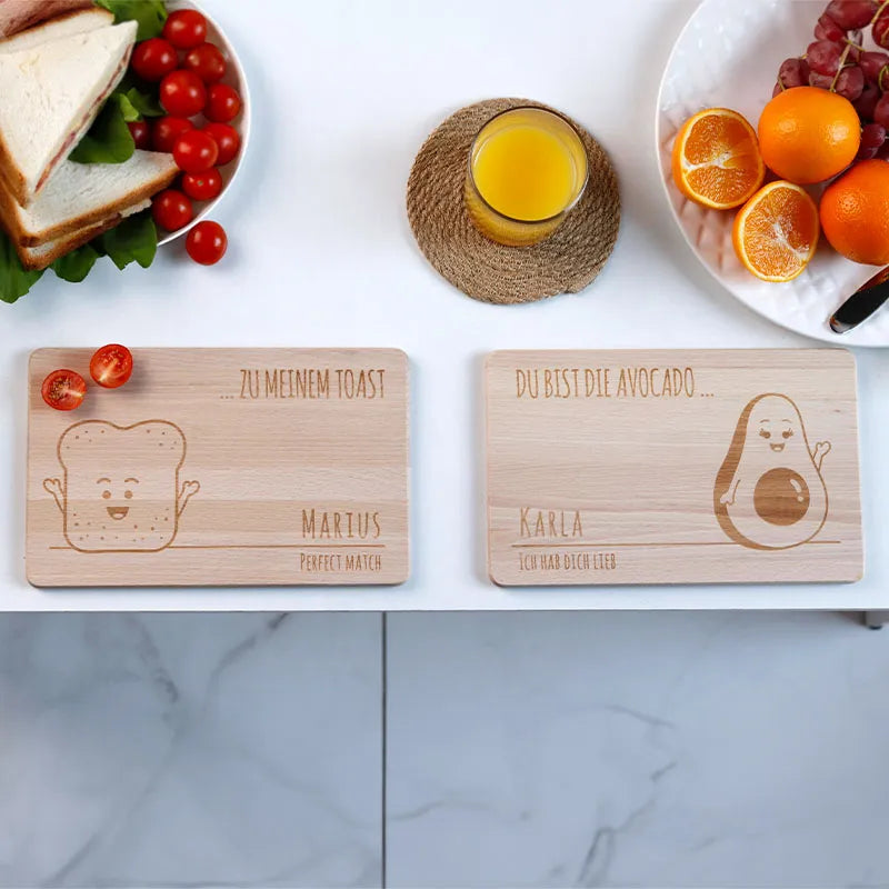 Frühstücksbrettchen mit Gravur Personalisiert - Gravur mit Namen - 2er-Set Avocado & Toast | Romantisches  Geschenk für sie und ihn.