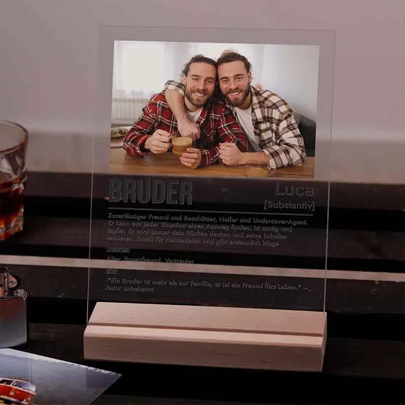 Design Glas Bild mit Foto Acrylglas & Holzsockel - Bruder - Image 6